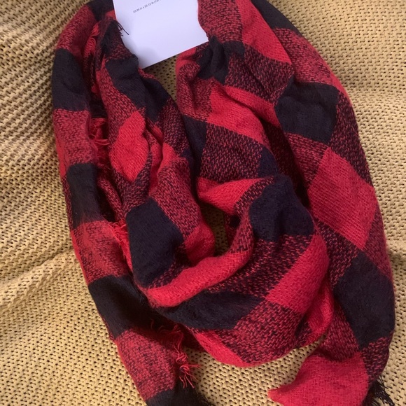 Beanie and Infinty Scarf Set - Picture 3 of 7